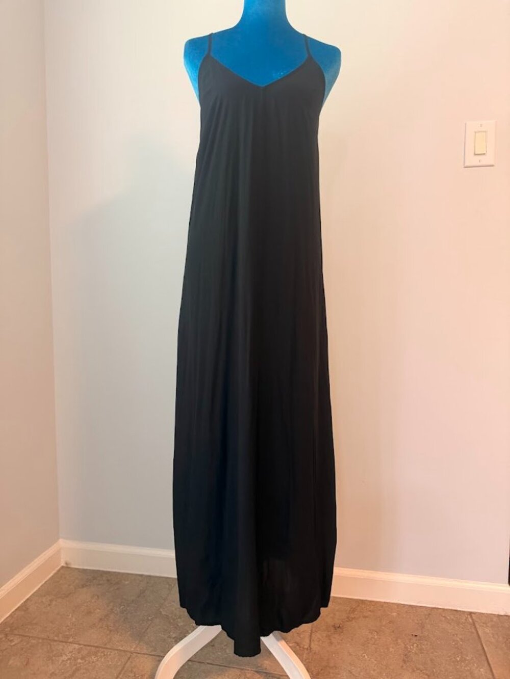 Old Navy Black Maxi Sundress Criss Cross Back 100% Rayon Flowy Size M